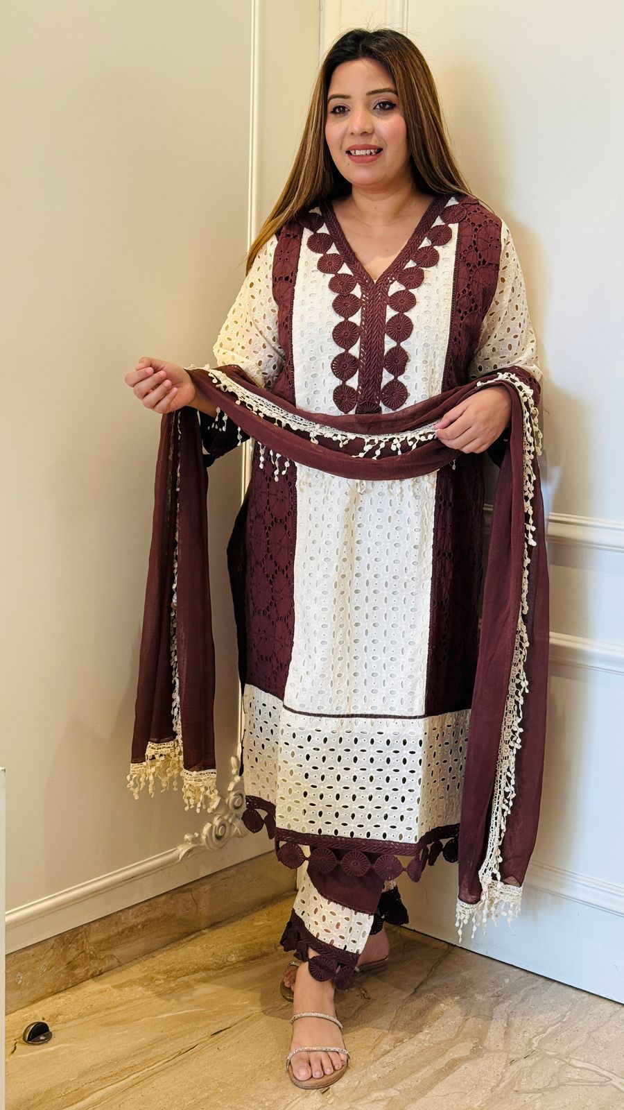 Hakuba Chikankari Suit Set (Brown)